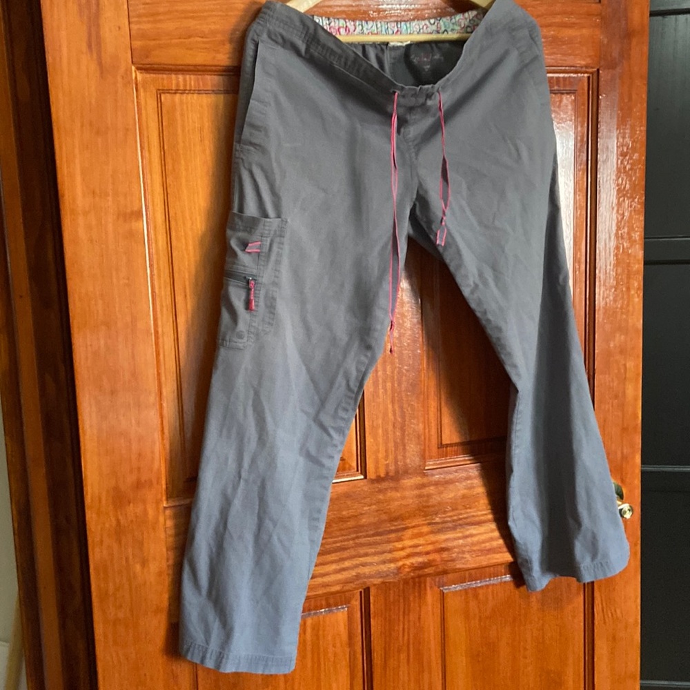 GREY SCRUB PANTS